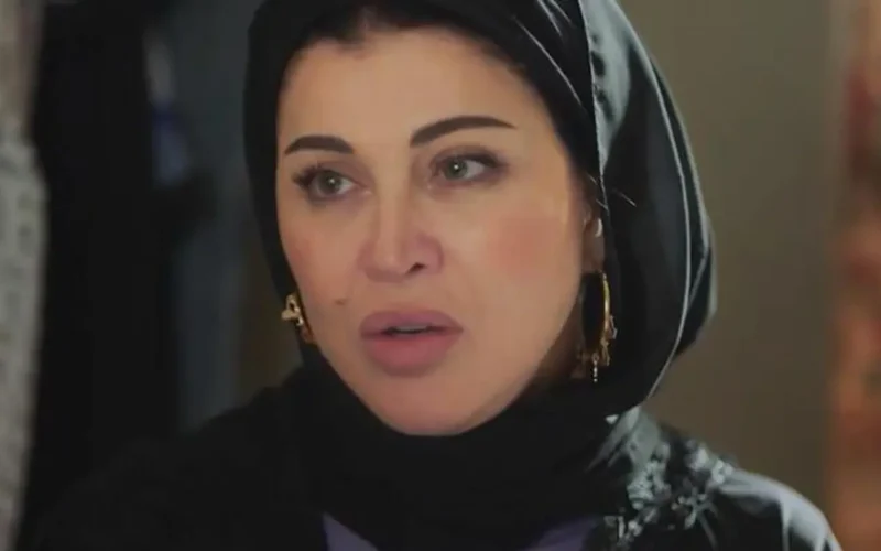 تحديات الأسرة تتصدر أولى حلقات مسلسل اللون الأزرق بعد العودة إلى مصر